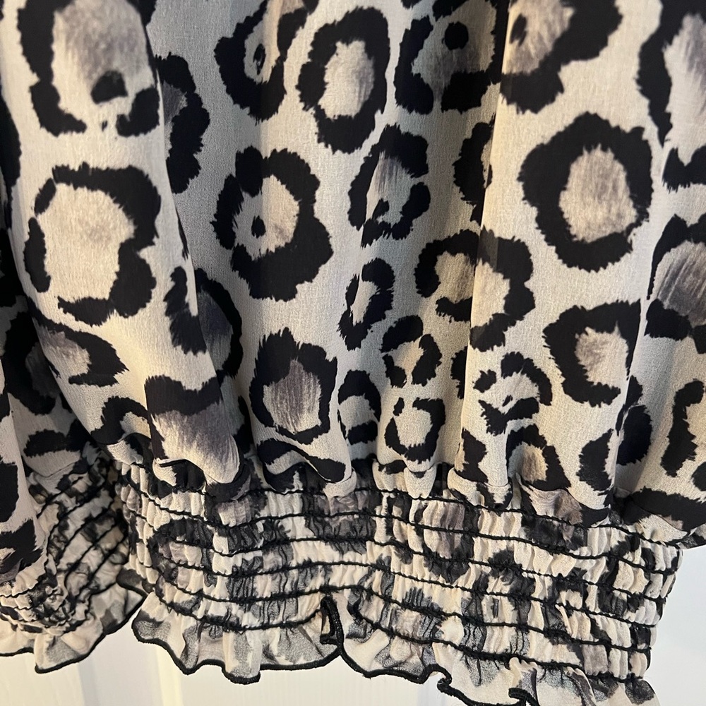 White House Black Market Leopard/Cheetah print Halter Top. Size Medium - Picture 7 of 8